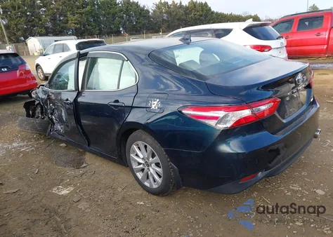 2020 Toyota Camry Le z USA, uszkodzony, nr VIN 4T1C11AK3LU980235
